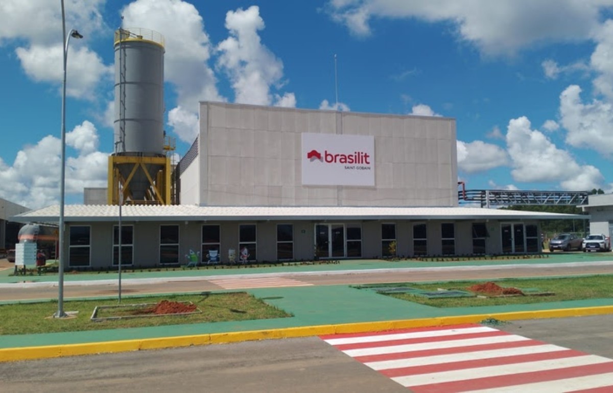 Brasilit Inaugura F Brica Investimento De R Milh Es Em