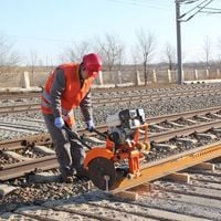 INTERNAL COMBUSTION RAIL CUTTING MACHINE